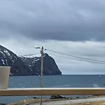 5-bedroom Sea View
